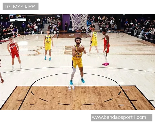 沃特森表现稳定半场7投4中斩获10分三分球精准命中1次