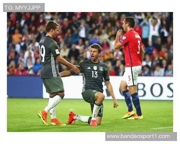 穆勒与德赖塞特尔亲密合影社交媒体上互称传奇人物 穆勒与德赖塞特尔亲密合影社交媒体上互称传奇人物