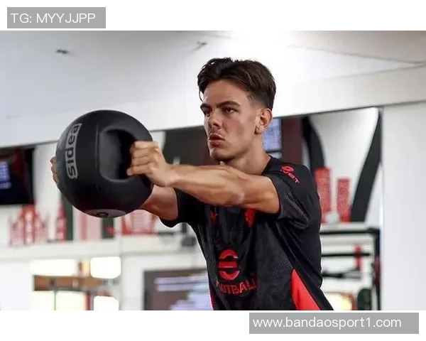 米体报道亚沙里在米兰进行康复训练预计十一月中旬重返赛场