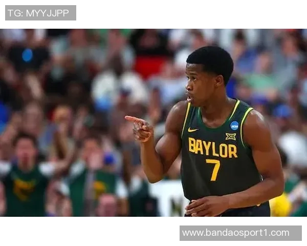 克尼佩尔三分火力全开奎因贡献双十弗拉格稳定发挥助球队获胜