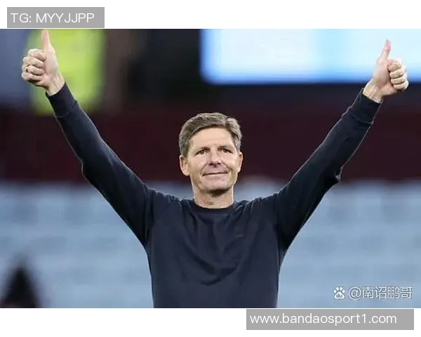 曼联高层青睐格拉斯纳3中卫战术或成新选择