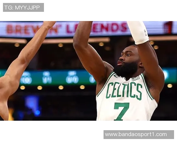 杰伦布朗分享全队胜利喜悦强调持续学习与进步的重要性