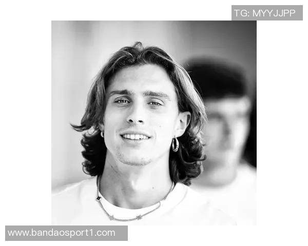 阿森纳今日训练缺少卡皮耶和卡拉菲奥里两名球员的身影